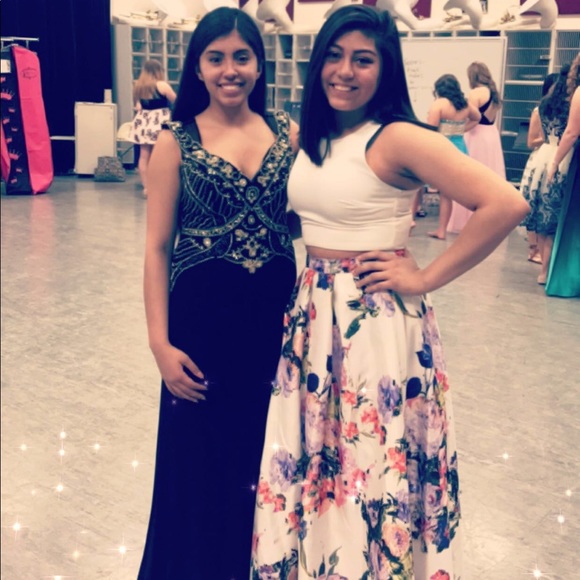 PROM DRESS - Picture 2 of 3